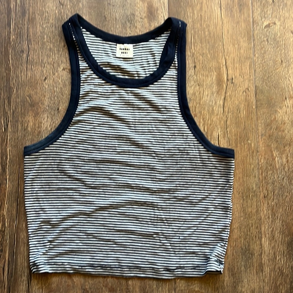 Aritzia“Sunday Best”racerback stripe crop top. Dark navy/white. Stretchy & comfy